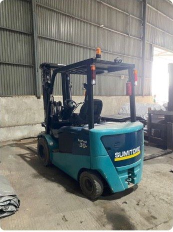 Forklift Sumitomo FB30 tampak belakang